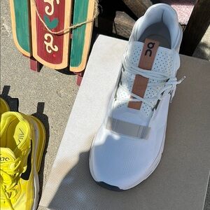 On Running Men's Shoes in White and Brown